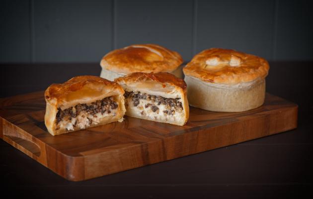 haggis chicken and peppercorn pies